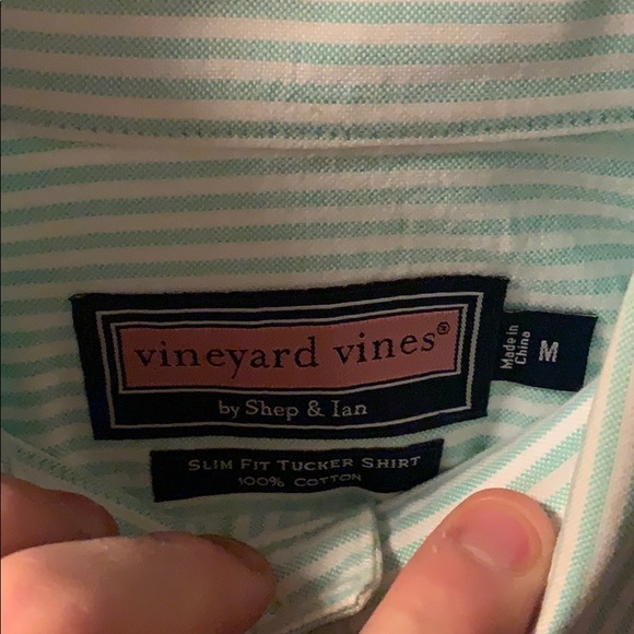 Vineyard Vines Medium Slim Fit Tucker Shirt - Picture 3 of 3